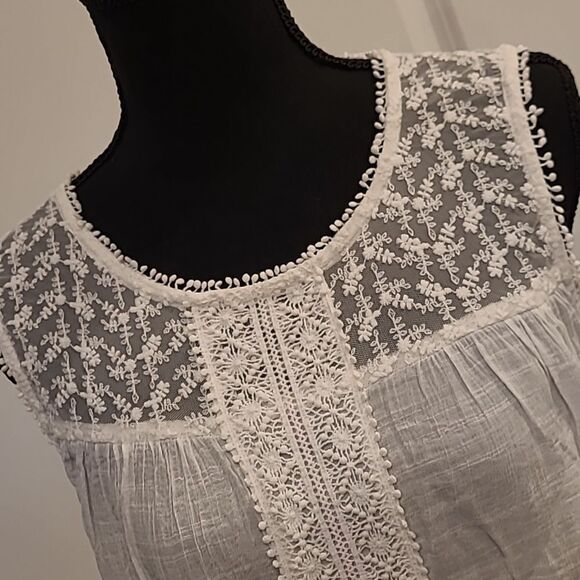 No Boundaries sz S white lace trimmed tunic top - Picture 2 of 11